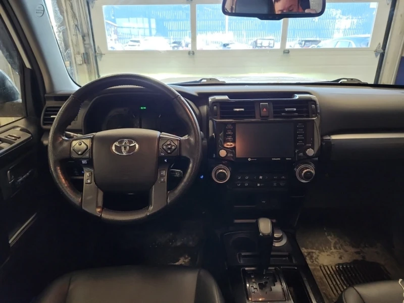 Toyota 4runner CARFAX* АВТОФИНАНСИРАНЕ БЕЗ ПЪРВОНАЧАЛНА ВНОСКА, снимка 10 - Автомобили и джипове - 52721397