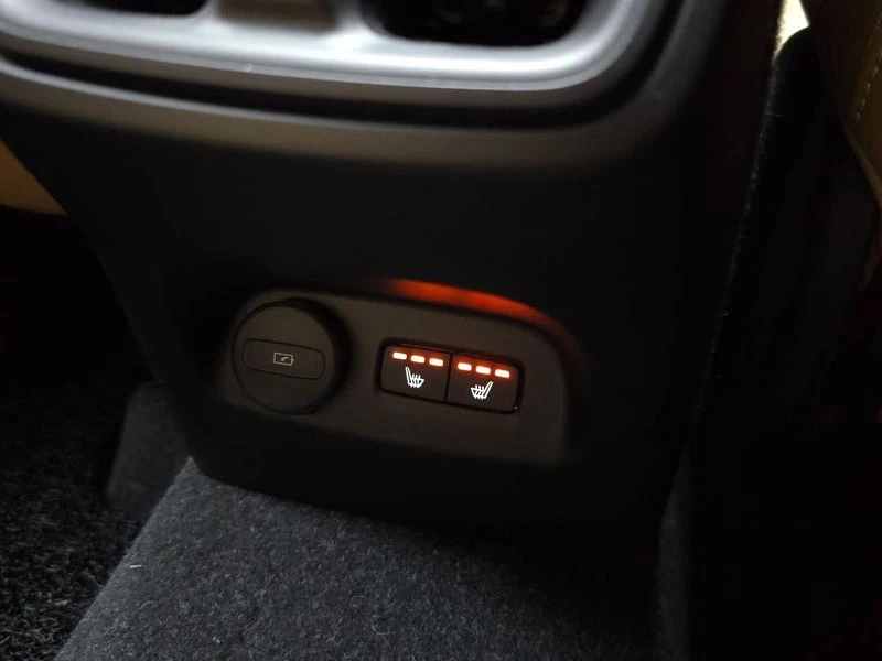 Volvo XC40 2.0 Automatic, снимка 13 - Автомобили и джипове - 55813421