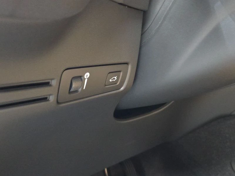 Volvo XC40 2.0 Automatic, снимка 14 - Автомобили и джипове - 55813421