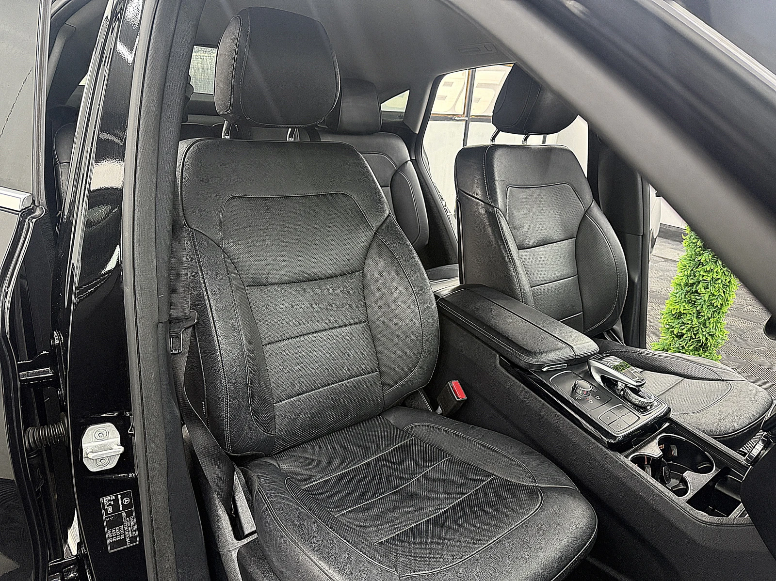 Mercedes-Benz GLE 350 Kupe/9gt/4-Matik/AMG-line/ГЕРМАНИЯ СОБСТВЕН ЛИЗИНГ, снимка 12 - Автомобили и джипове - 54038144