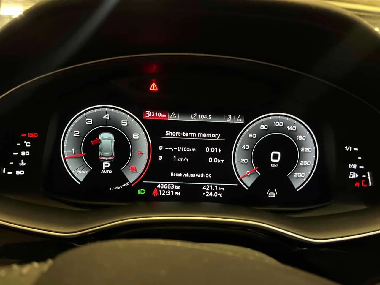 Audi Q8 * Technik * ДИСТРОНИК * 360 * ОБДУХВАНЕ * HUD, снимка 8 - Автомобили и джипове - 54647745