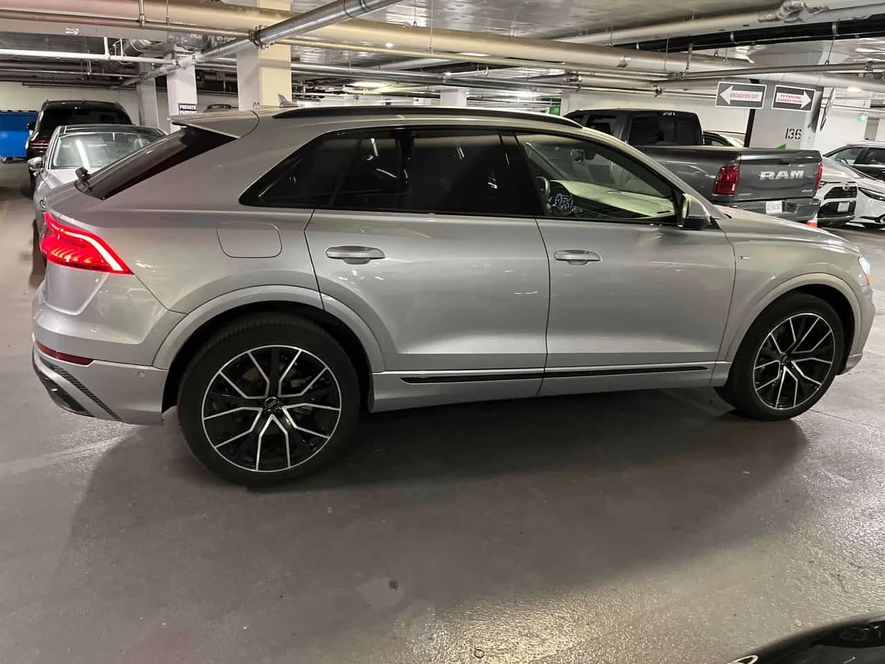 Audi Q8 * Technik * ДИСТРОНИК * 360 * ОБДУХВАНЕ * HUD, снимка 16 - Автомобили и джипове - 54647745