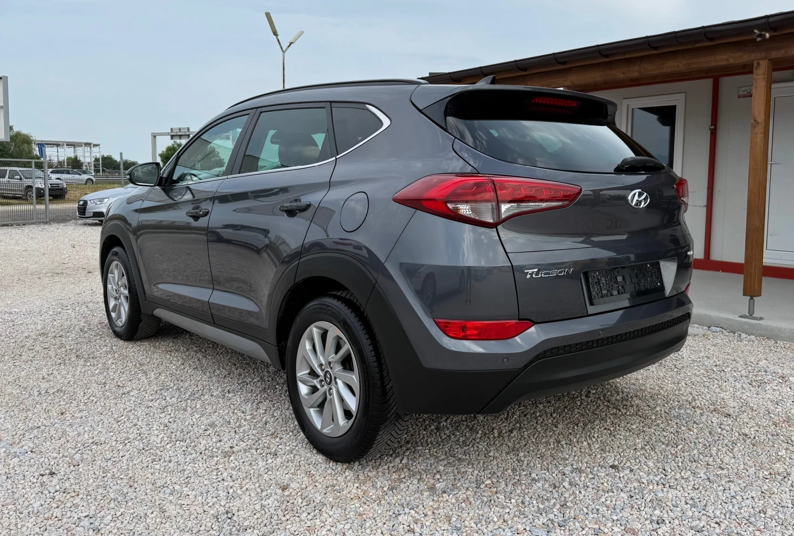 Hyundai Tucson 1.7CRDI* НАВИ* КОЖА* ПАНОРАМА, снимка 3 - Автомобили и джипове - 54777106