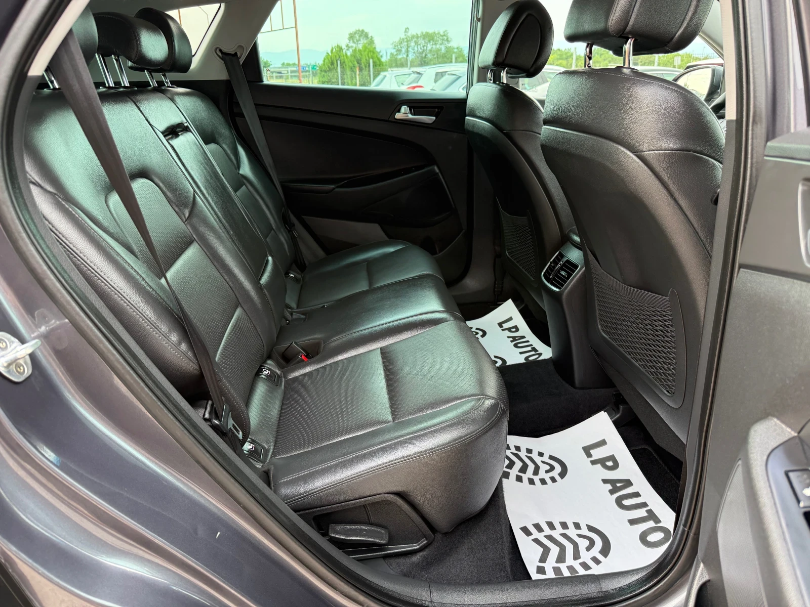 Hyundai Tucson 1.7CRDI* НАВИ* КОЖА* ПАНОРАМА, снимка 11 - Автомобили и джипове - 54777106