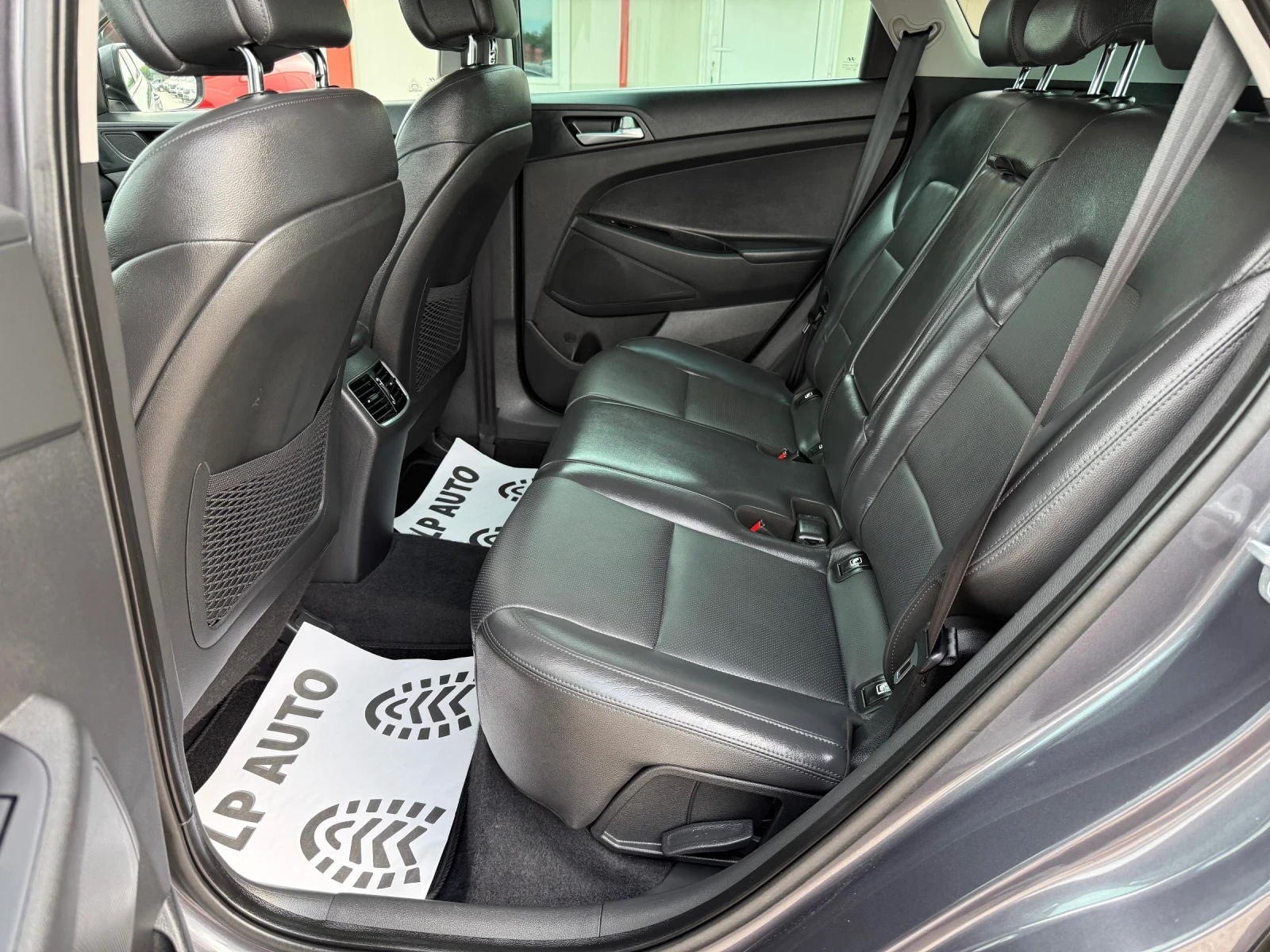 Hyundai Tucson 1.7CRDI* НАВИ* КОЖА* ПАНОРАМА, снимка 12 - Автомобили и джипове - 54777106