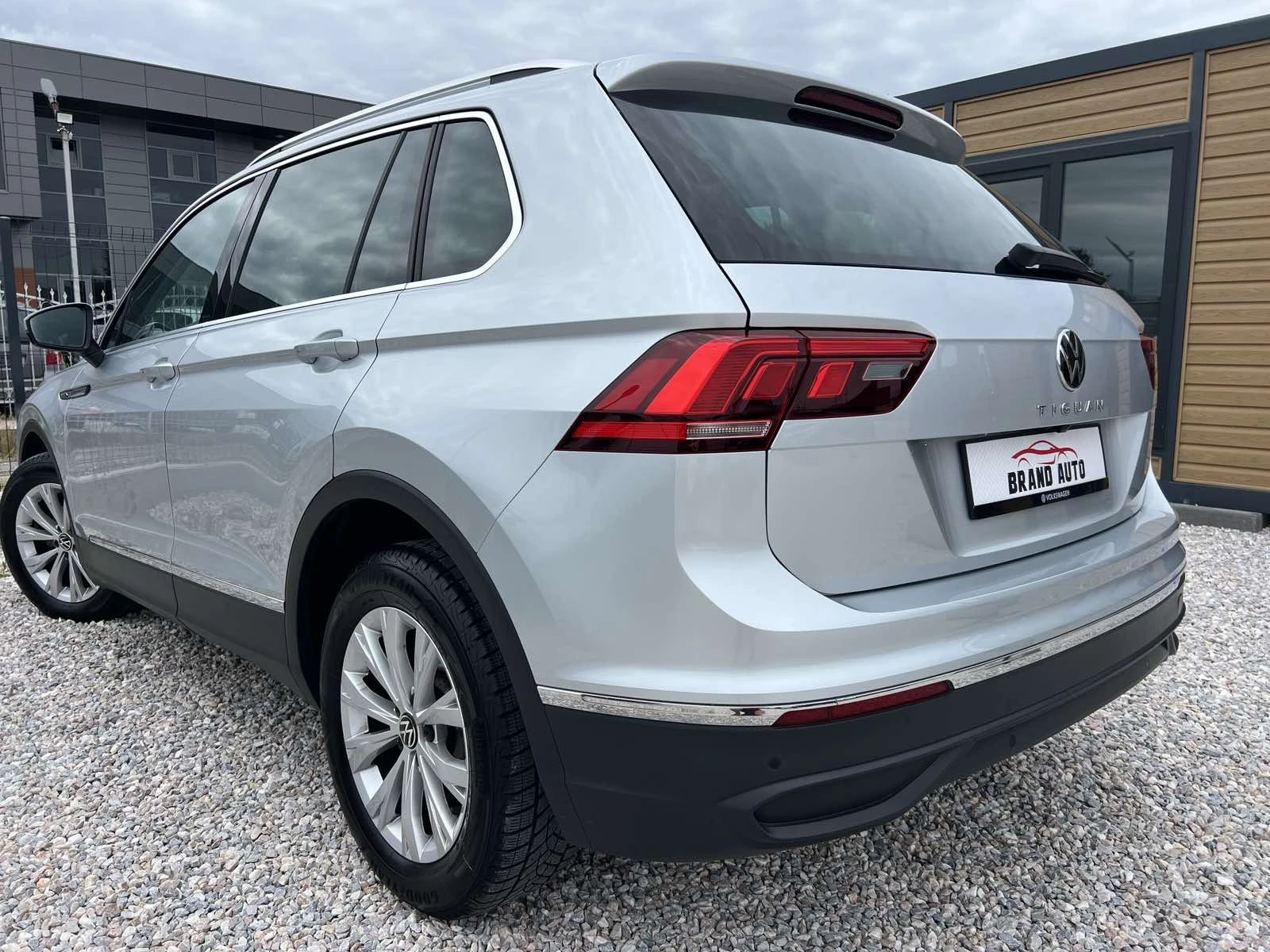 VW Tiguan * 2023 г. * AUTOMATIC  2.0 TDI  150k.c., снимка 7 - Автомобили и джипове - 54881647