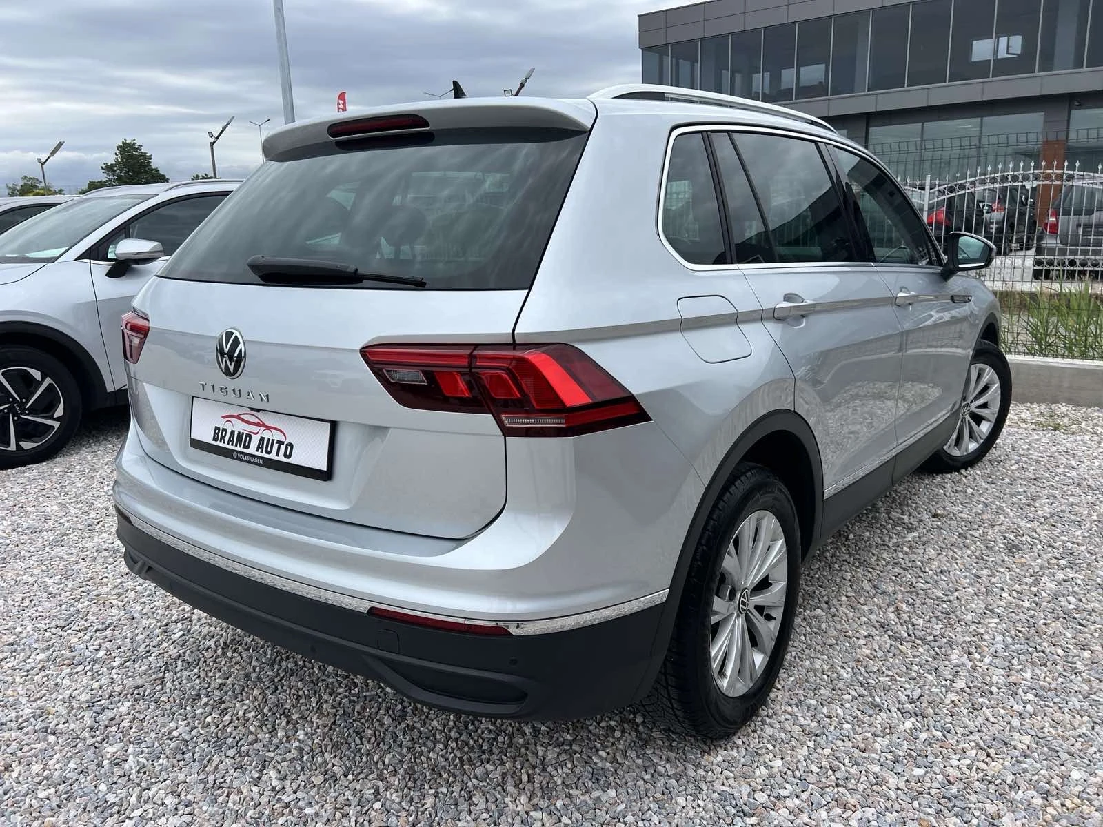 VW Tiguan * 2023 г. * AUTOMATIC  2.0 TDI  150k.c., снимка 5 - Автомобили и джипове - 54881647