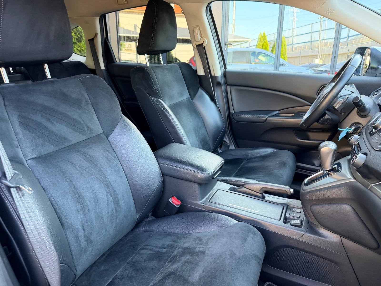 Honda Cr-v 2.2DTEC 4WD Automatik Executive Camera, снимка 12 - Автомобили и джипове - 55529756