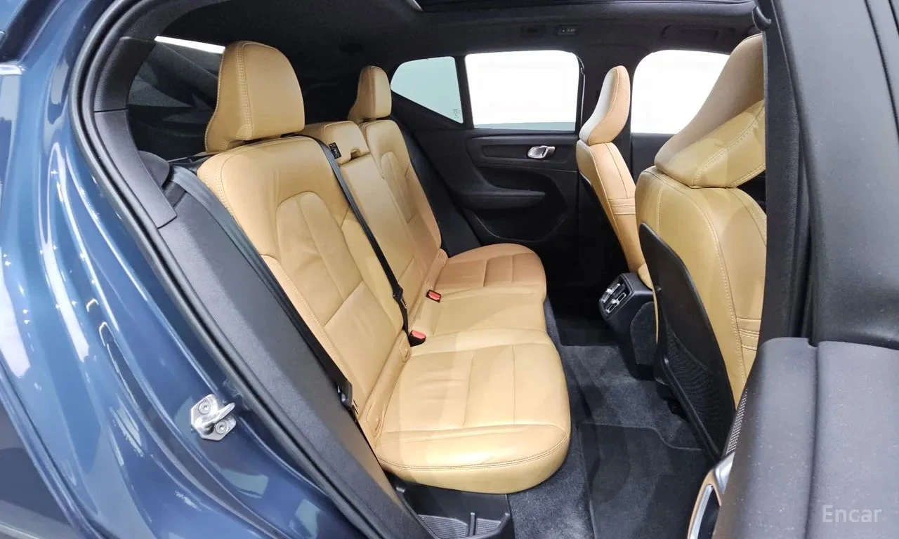 Volvo XC40 B4 Inscription| HARMAN/KARDON| PANO| ПОДГРЕВИ| , снимка 11 - Автомобили и джипове - 55867664