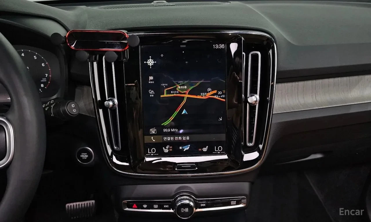 Volvo XC40 B4 Inscription| HARMAN/KARDON| PANO| ПОДГРЕВИ| , снимка 14 - Автомобили и джипове - 55867664