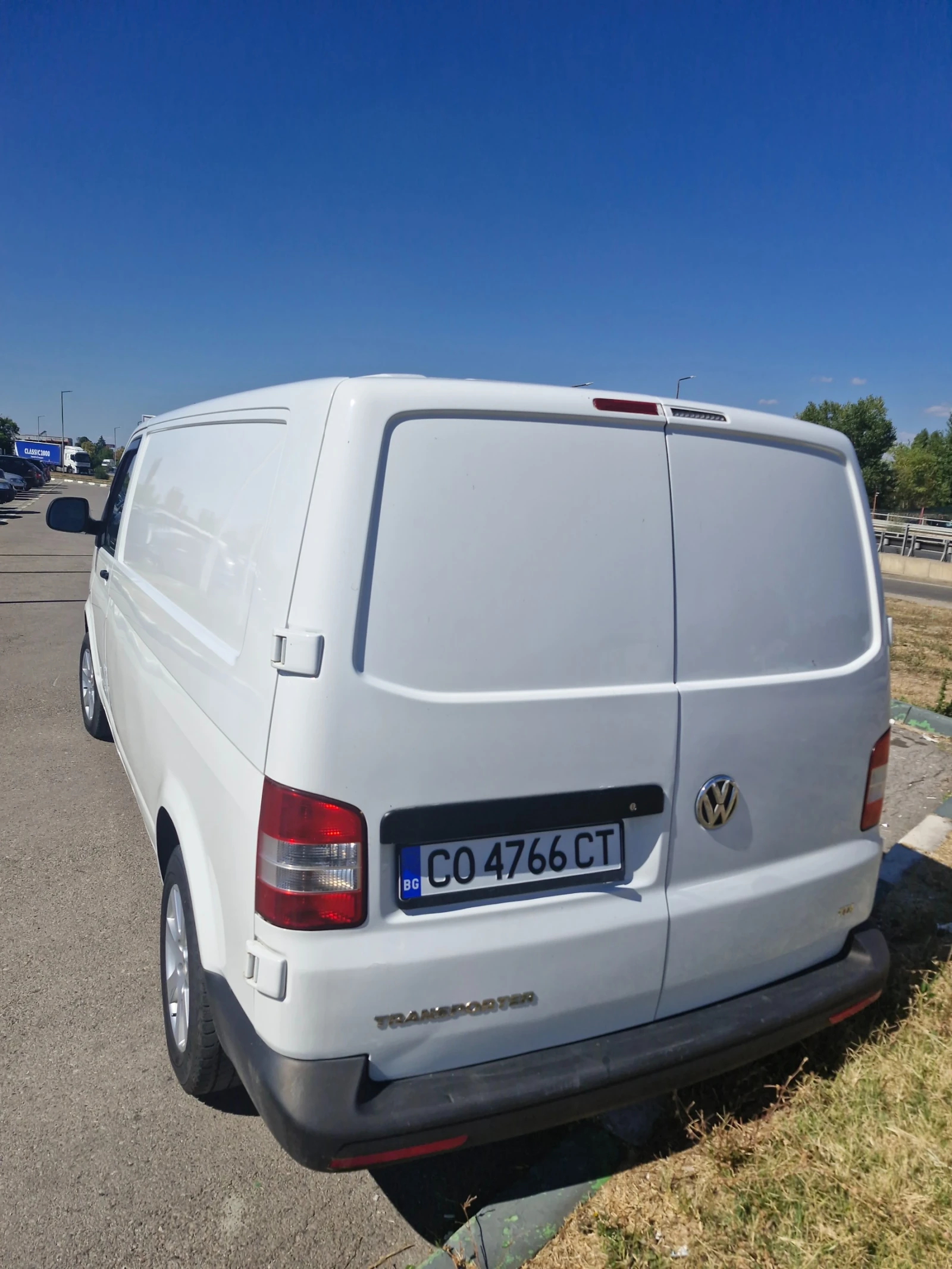 VW Transporter t5, снимка 4 - Бусове и автобуси - 56393709