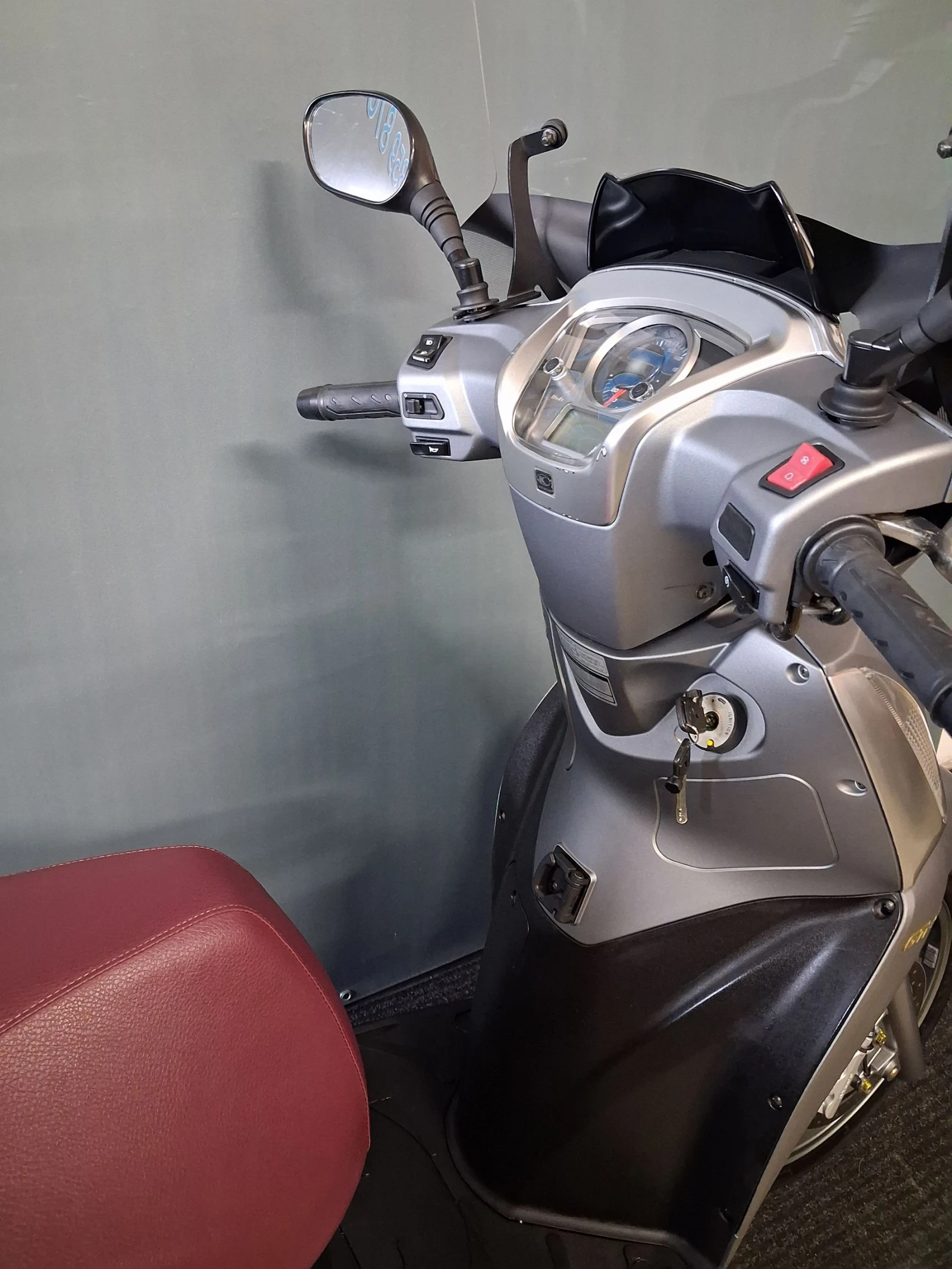 Kymco People GTI ABS LED 3240km, снимка 11 - Мотоциклети и мототехника - 53788253