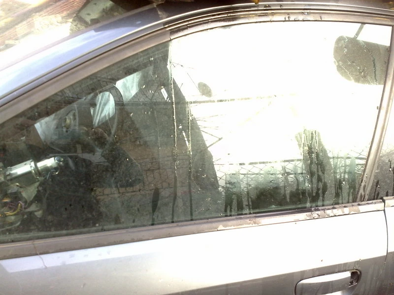 Стъкло предно ляво Ауди А4 (2)