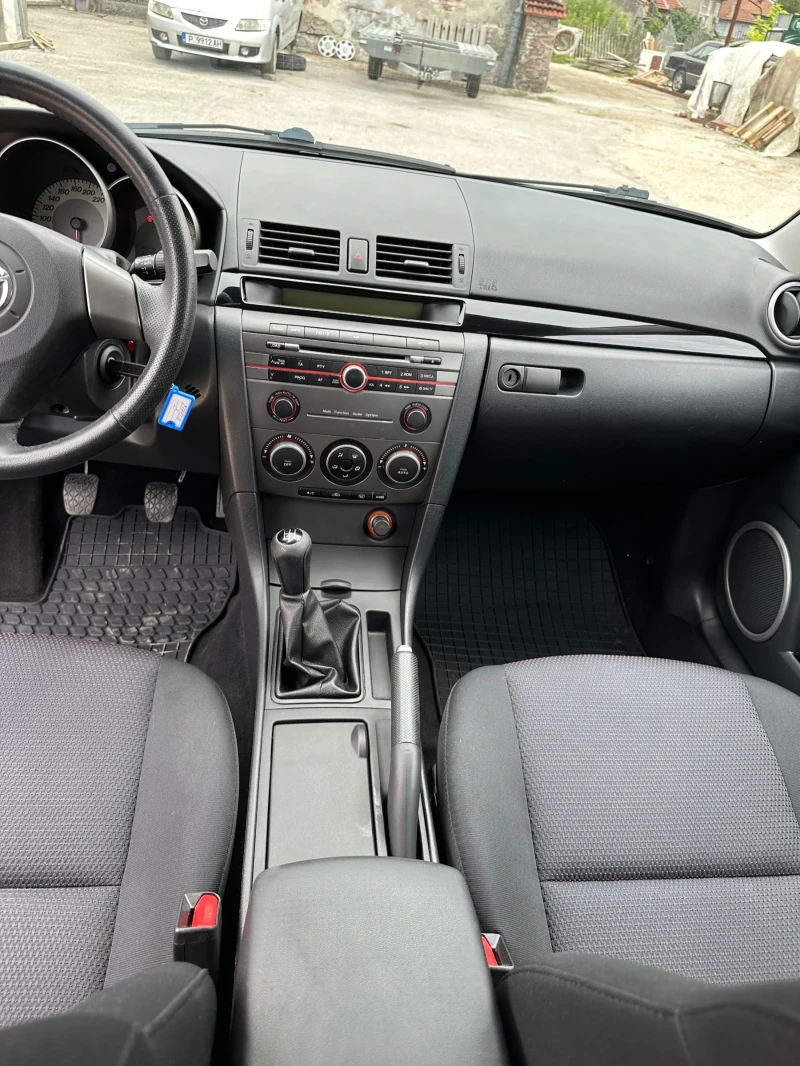 Mazda 3 1.6D 109 коня / Климатроник, снимка 12 - Автомобили и джипове - 46983945