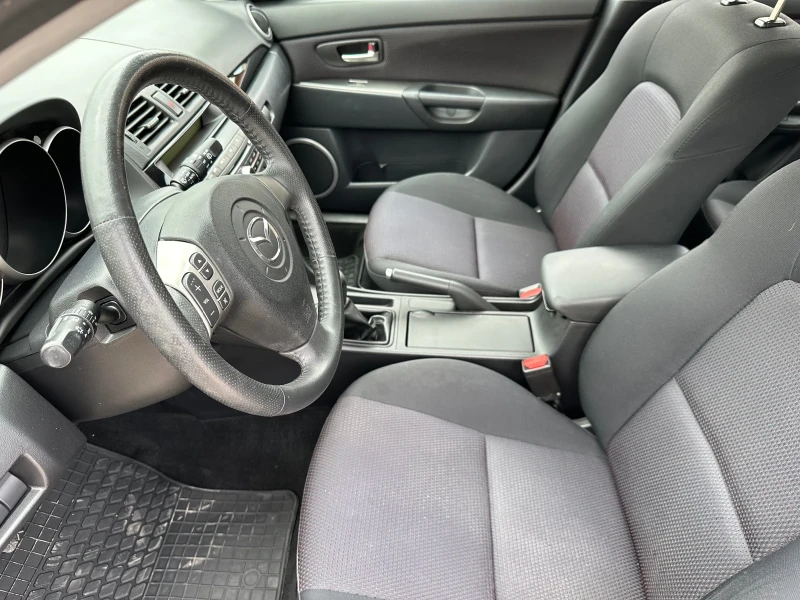 Mazda 3 1.6D 109 коня / Климатроник, снимка 10 - Автомобили и джипове - 46983945