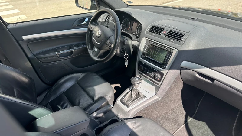 Skoda Octavia 2.0 VRS , снимка 11 - Автомобили и джипове - 47518428