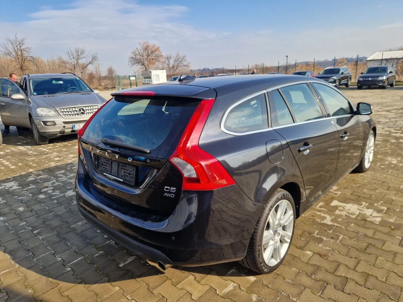 Volvo V60 2.4d D5 4x4, снимка 6 - Автомобили и джипове - 48141090