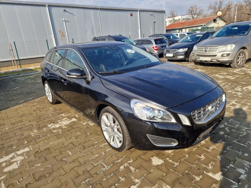 Volvo V60 2.4d D5 4x4, снимка 1 - Автомобили и джипове - 48141090