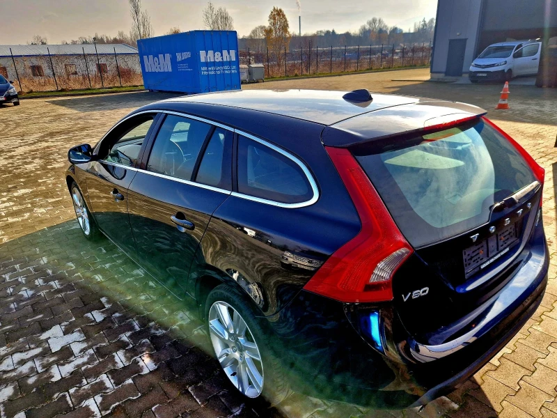 Volvo V60 2.4d D5 4x4, снимка 4 - Автомобили и джипове - 49191051