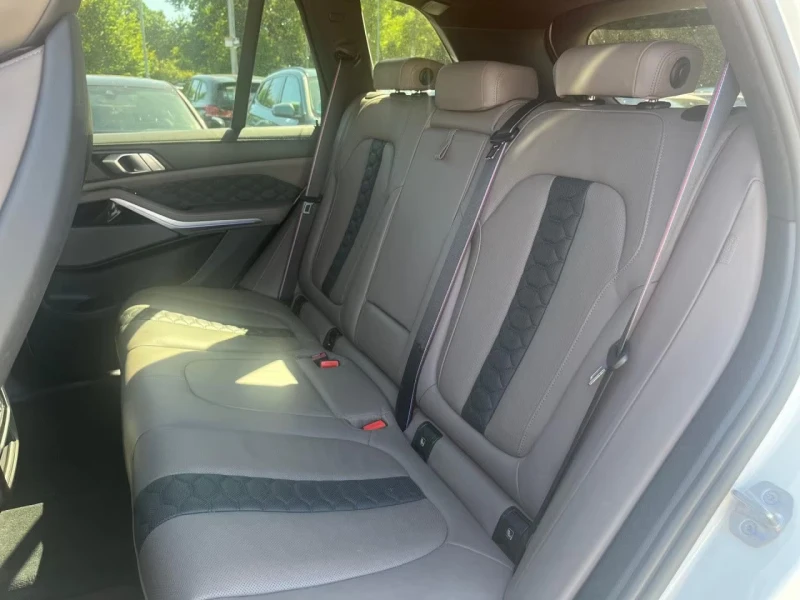 BMW X5M COMP./625HP/SHADOW-L./LASER/H&K/MEMO/360/HUD/704f, снимка 13 - Автомобили и джипове - 51606535