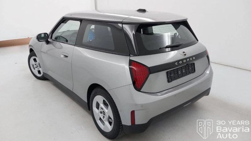 Mini Cooper E Automatic Essential Trim, снимка 2 - Автомобили и джипове - 53093844