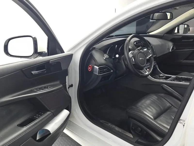 Jaguar XE 20D R SPORT, снимка 10 - Автомобили и джипове - 55926938