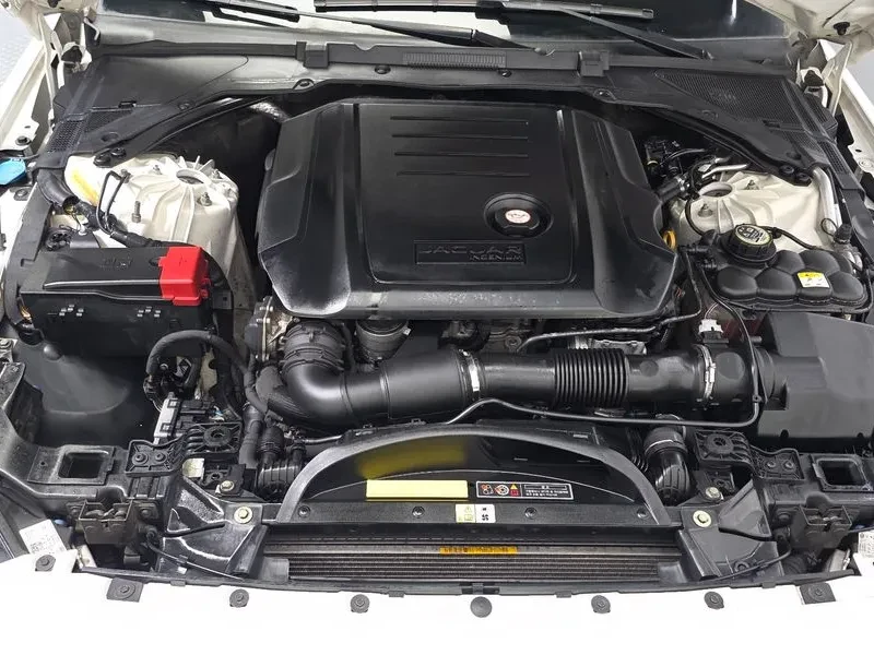 Jaguar XE 20D R SPORT, снимка 6 - Автомобили и джипове - 55926938
