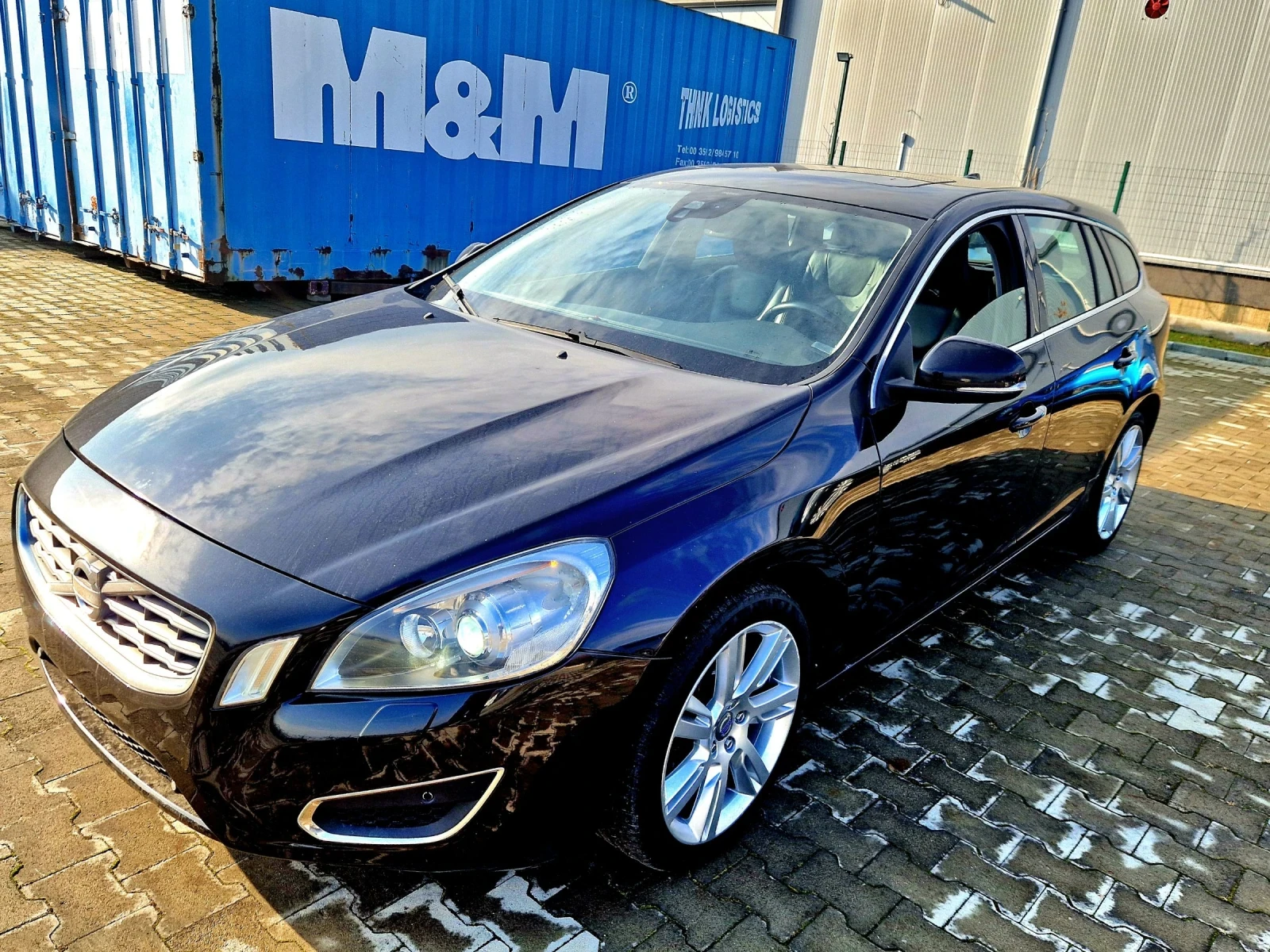 Volvo V60 2.4d D5 4x4, снимка 1