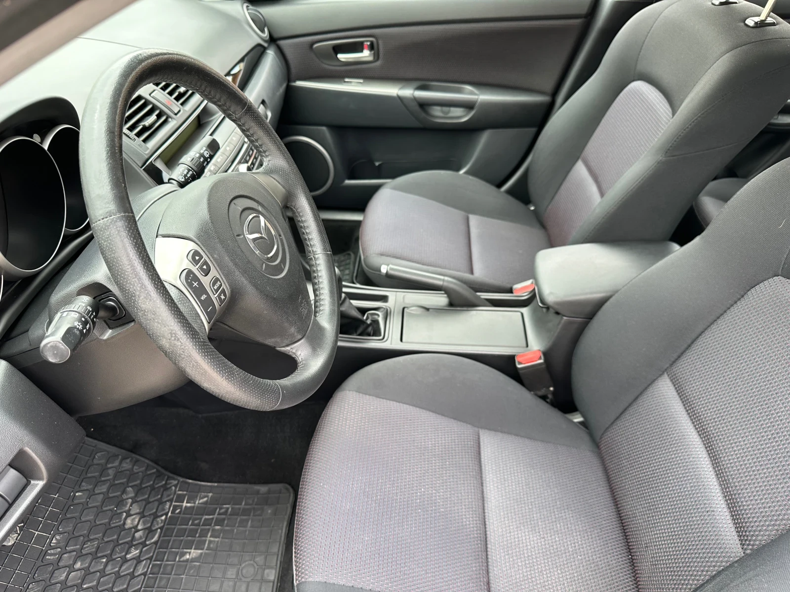 Mazda 3 1.6D 109 коня / Климатроник - изображение 10