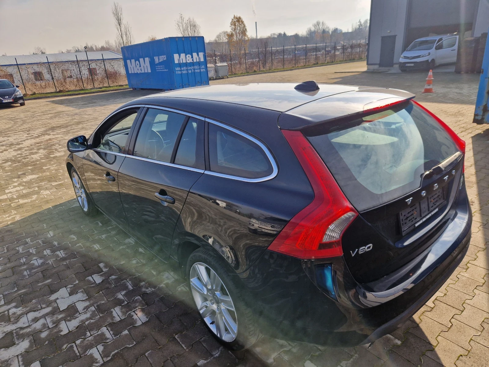 Volvo V60 2.4d D5 4x4 - изображение 4