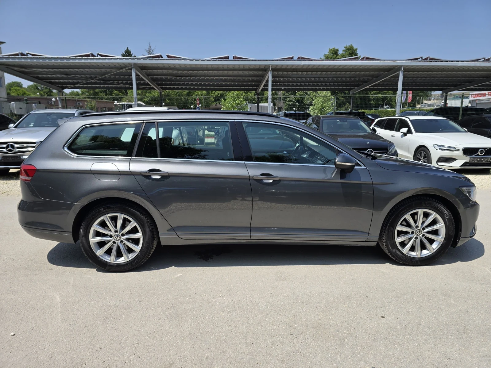 VW Passat 1.6TDI 120к.с Топ състояние  - изображение 8