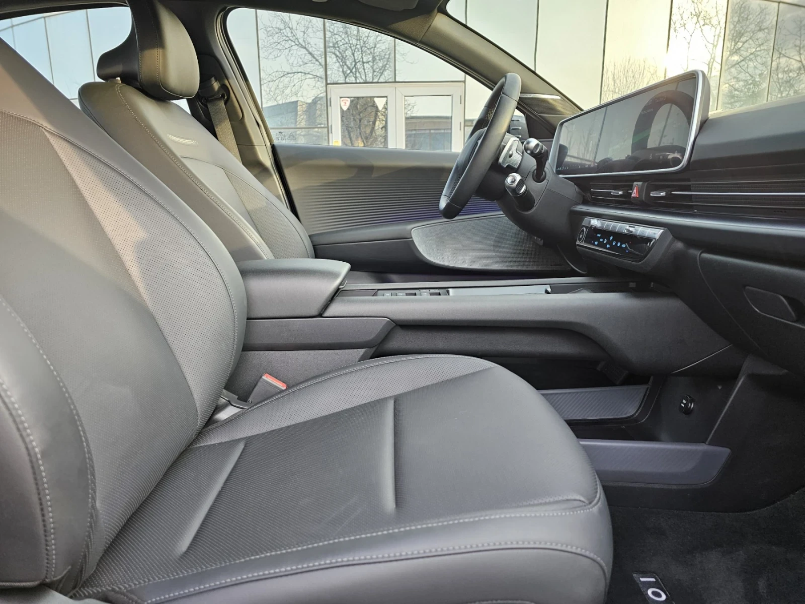 Hyundai Ioniq 6 AWD/нов/2400км/ultimate/full/, снимка 10 - Автомобили и джипове - 53892766