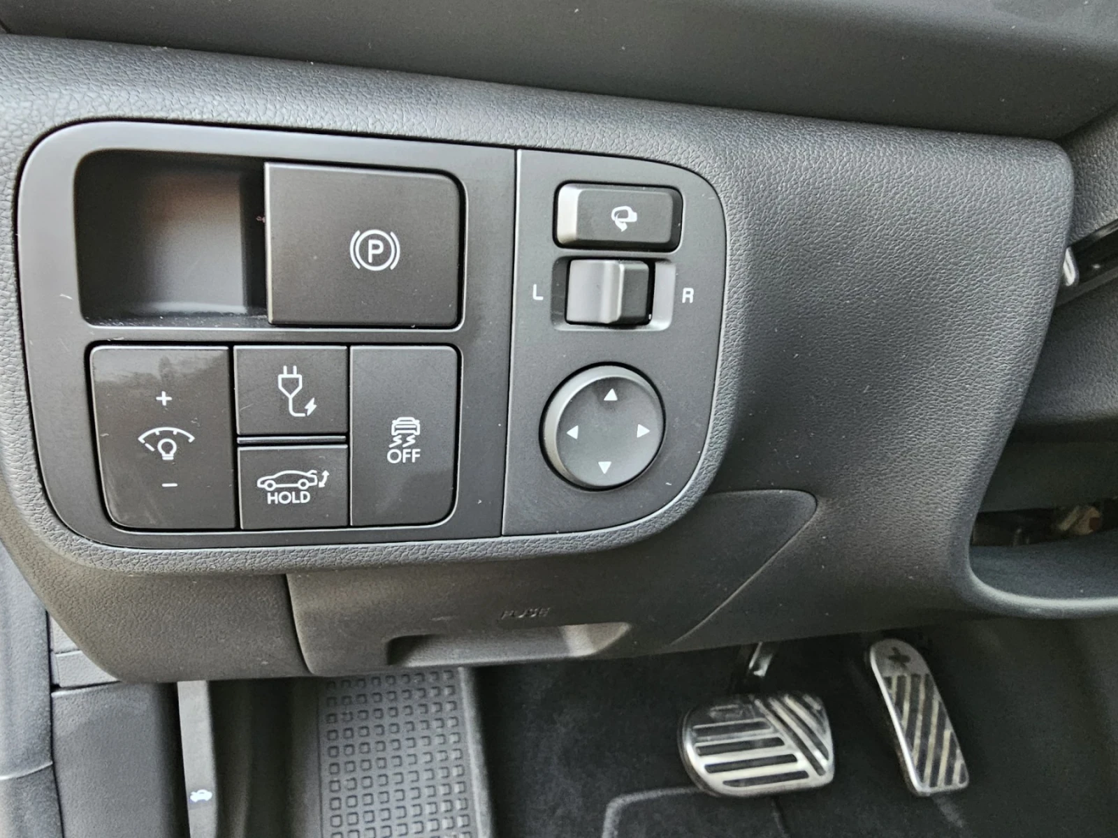 Hyundai Ioniq 6 AWD/нов/2400км/ultimate/full/, снимка 17 - Автомобили и джипове - 53892766