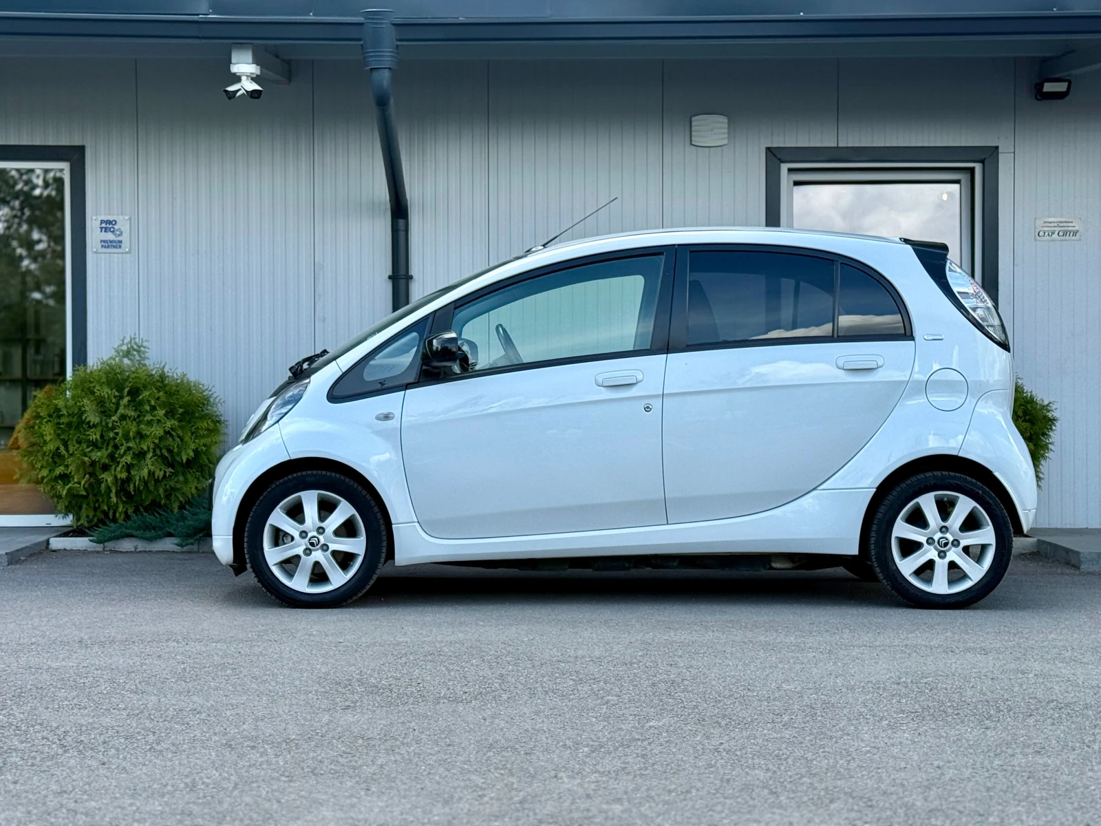 Citroen C - Zero, снимка 8 - Автомобили и джипове - 54621762