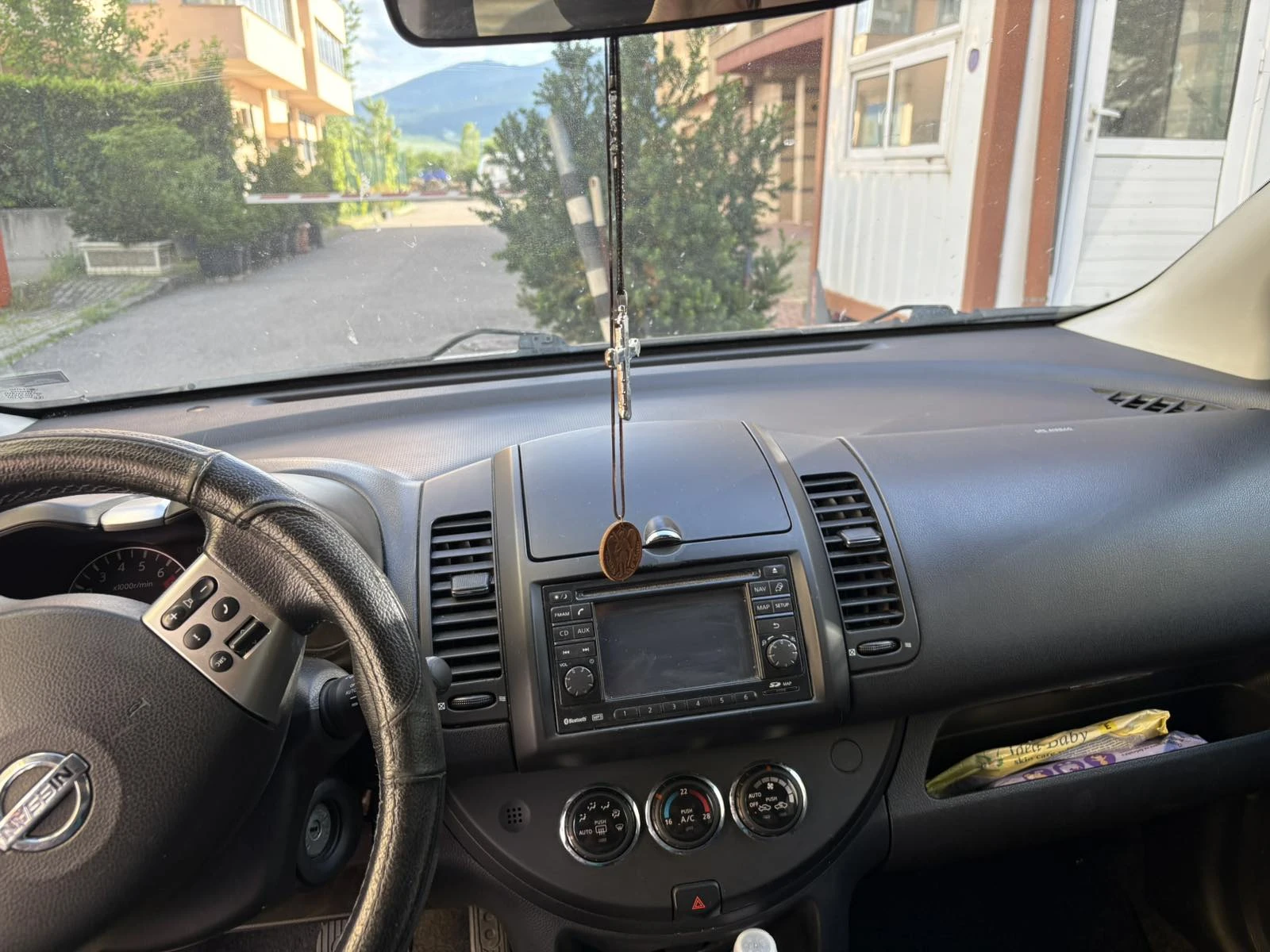 Nissan Note 1.6, снимка 6 - Автомобили и джипове - 54962221