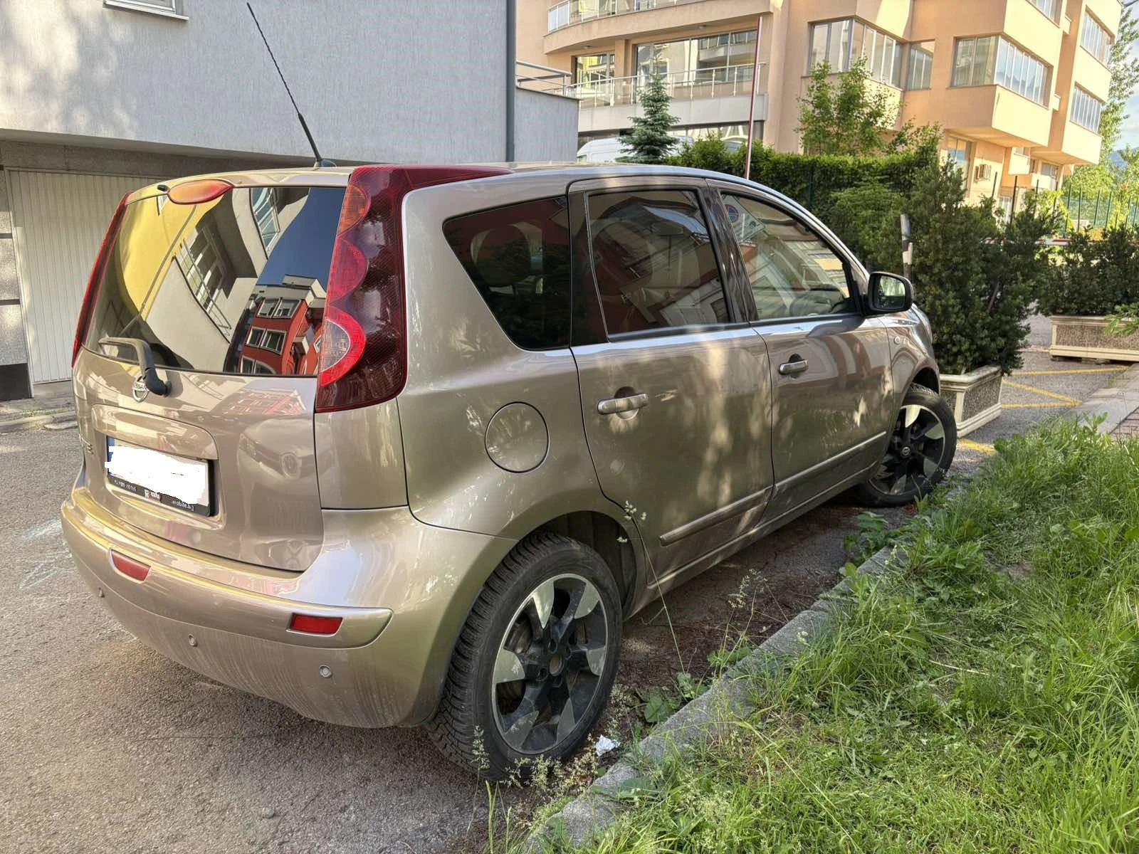 Nissan Note 1.6, снимка 4 - Автомобили и джипове - 54962221