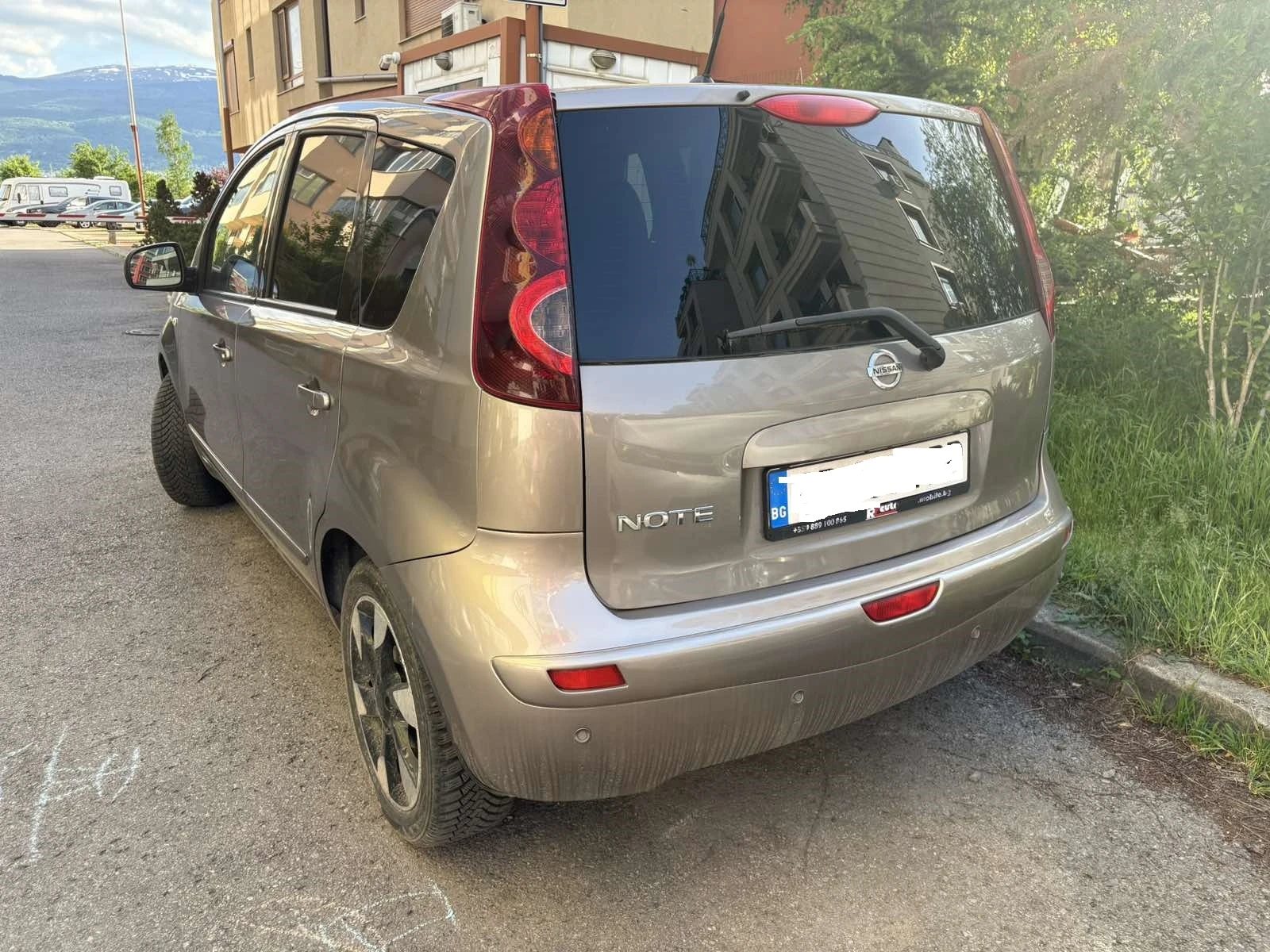 Nissan Note 1.6, снимка 3 - Автомобили и джипове - 54962221
