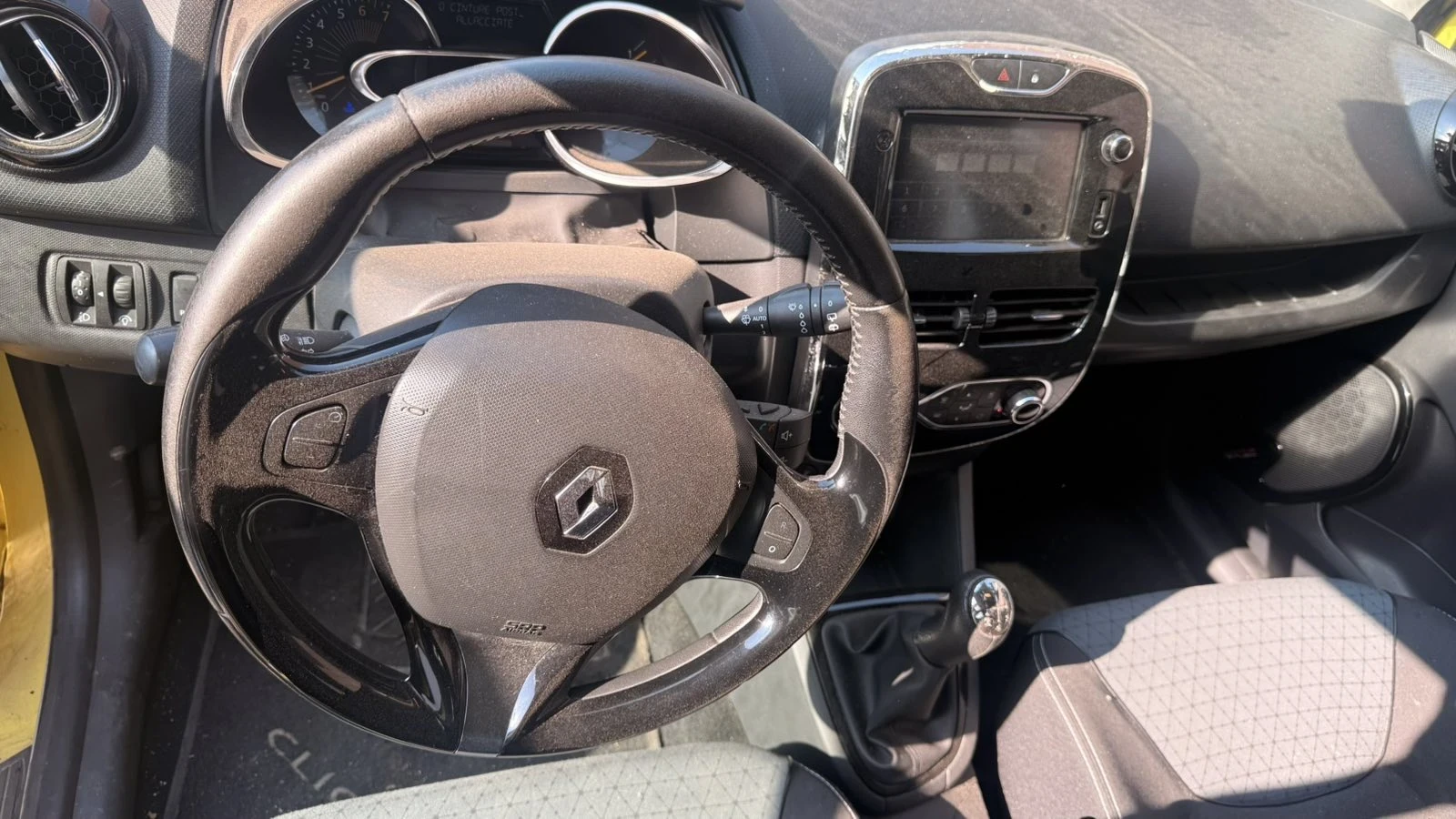 Renault Clio, снимка 4 - Автомобили и джипове - 55401534