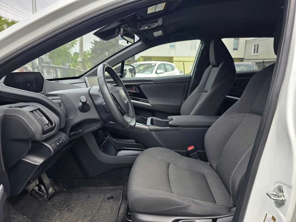 Toyota bZ4X LE FWD* BT* КАМЕРИ* НАВИ* ПОДГРЕВ и ДР, снимка 13 - Автомобили и джипове - 55437997
