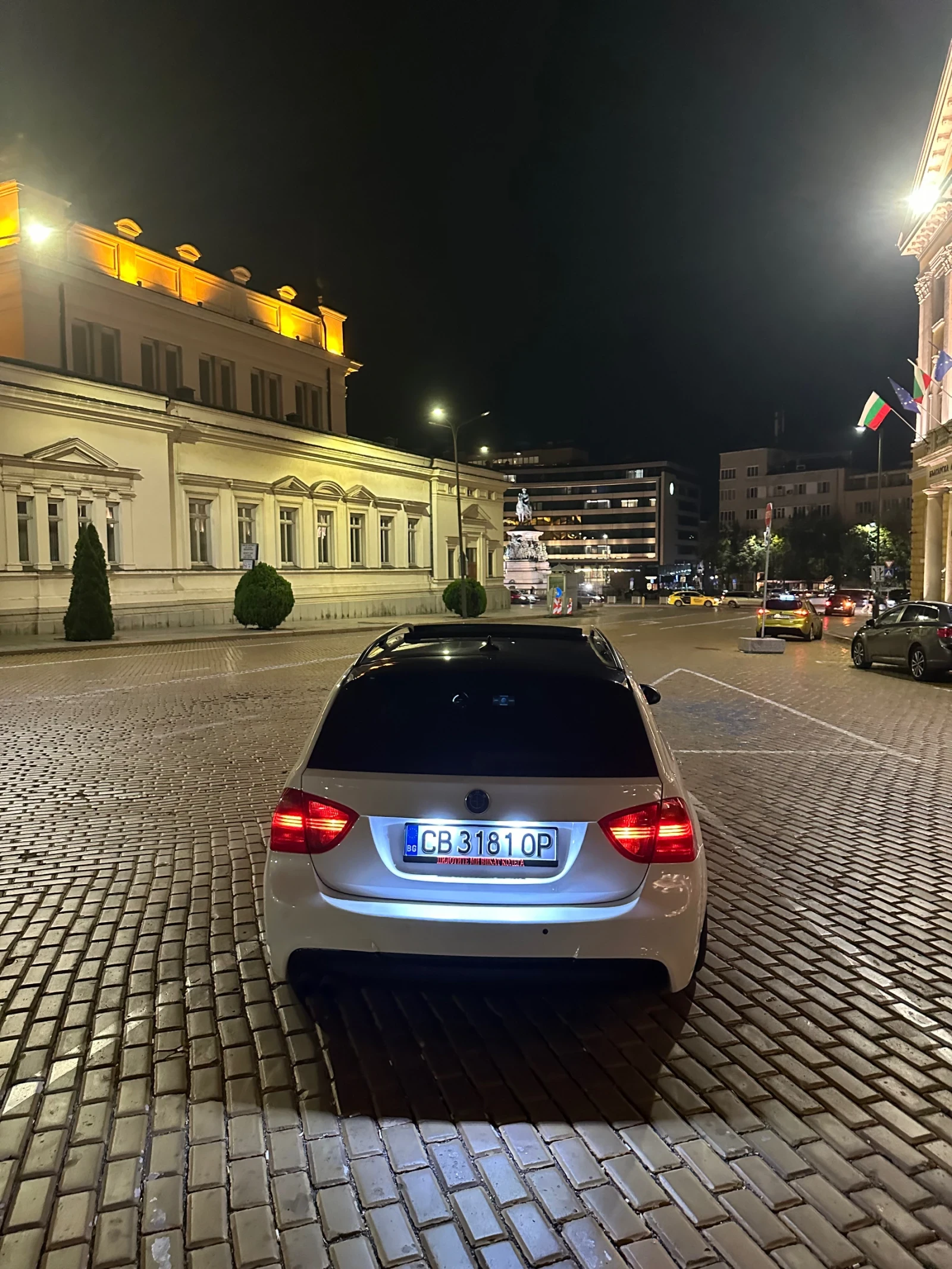 BMW 320 D Pano/Navi/Recaro, снимка 6 - Автомобили и джипове - 55941950