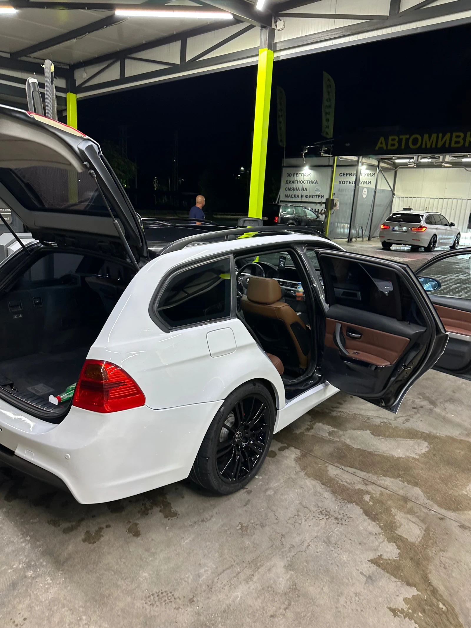 BMW 320 D Pano/Navi/Recaro, снимка 10 - Автомобили и джипове - 55941950