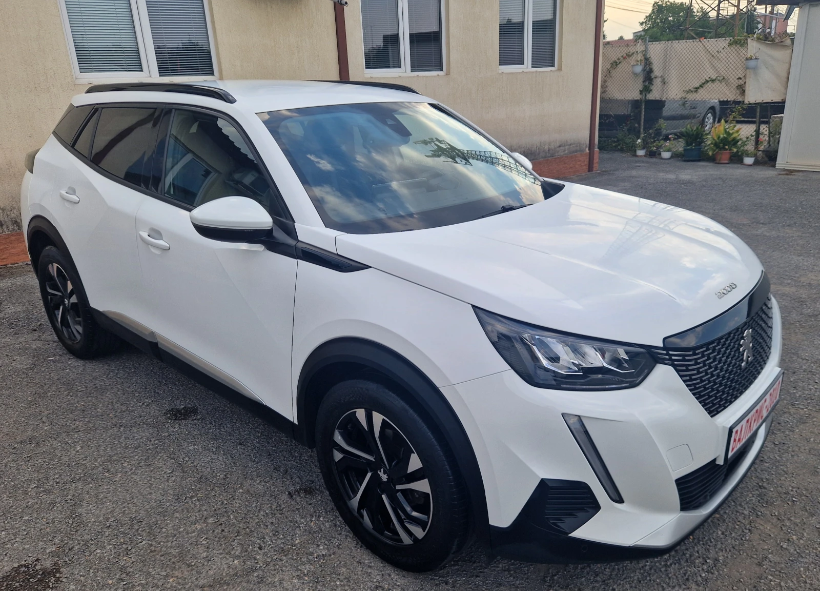 Peugeot 2008 ALLURE  i-Cockpit PureTech, снимка 2 - Автомобили и джипове - 56023318
