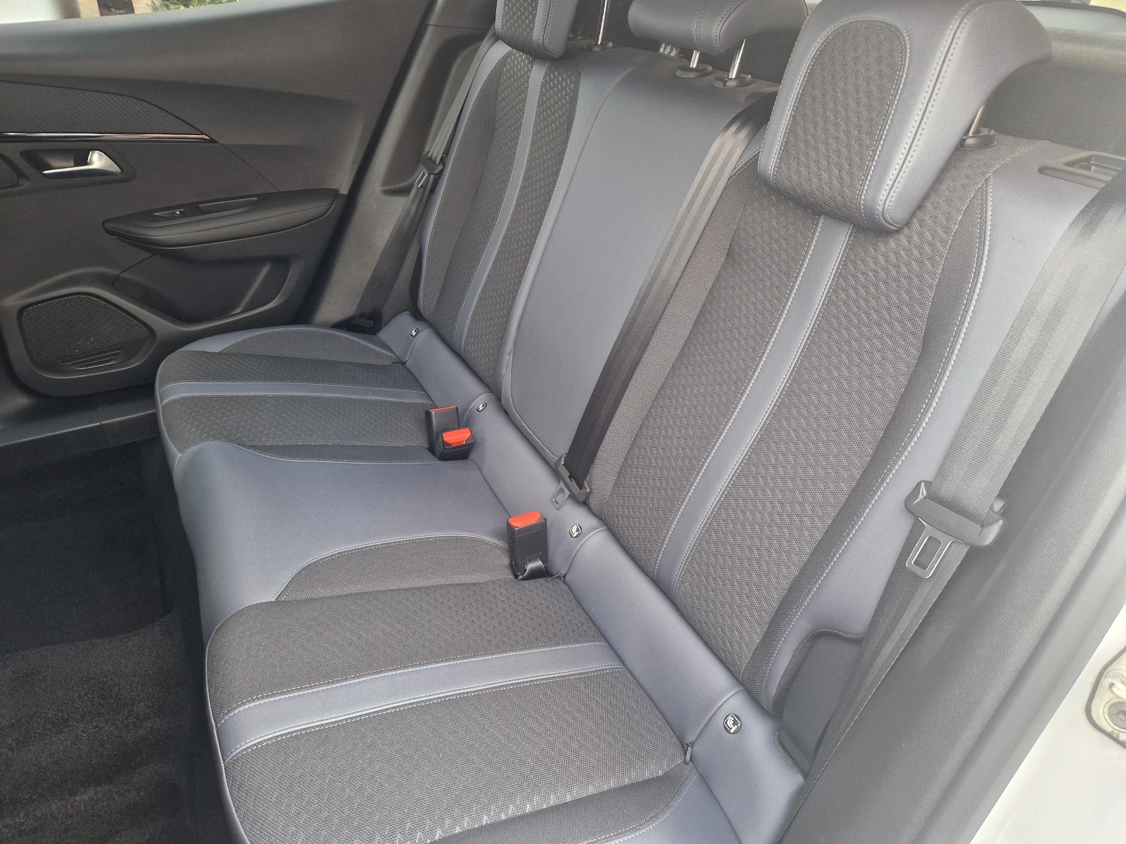 Peugeot 2008 ALLURE  i-Cockpit PureTech, снимка 11 - Автомобили и джипове - 56023318