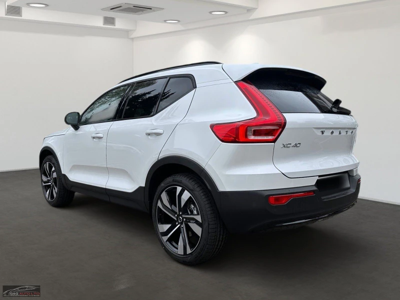 Volvo XC40 НОВ!197HP/UTIMATE-DARK/360/PIXEL-LED/227v, снимка 4 - Автомобили и джипове - 49860546