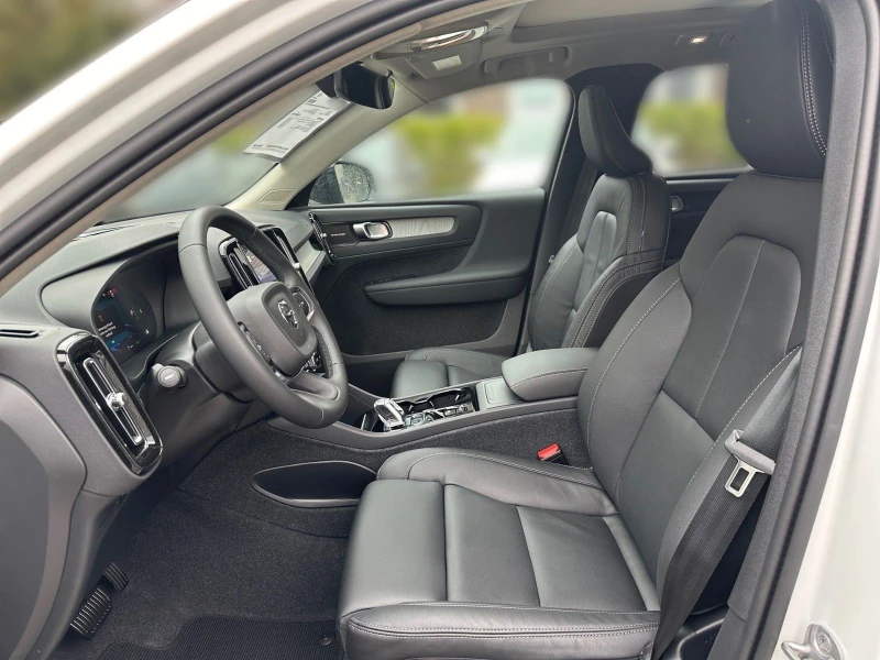 Volvo XC40 НОВ!197HP/UTIMATE-DARK/360/PIXEL-LED/227v, снимка 10 - Автомобили и джипове - 49860546