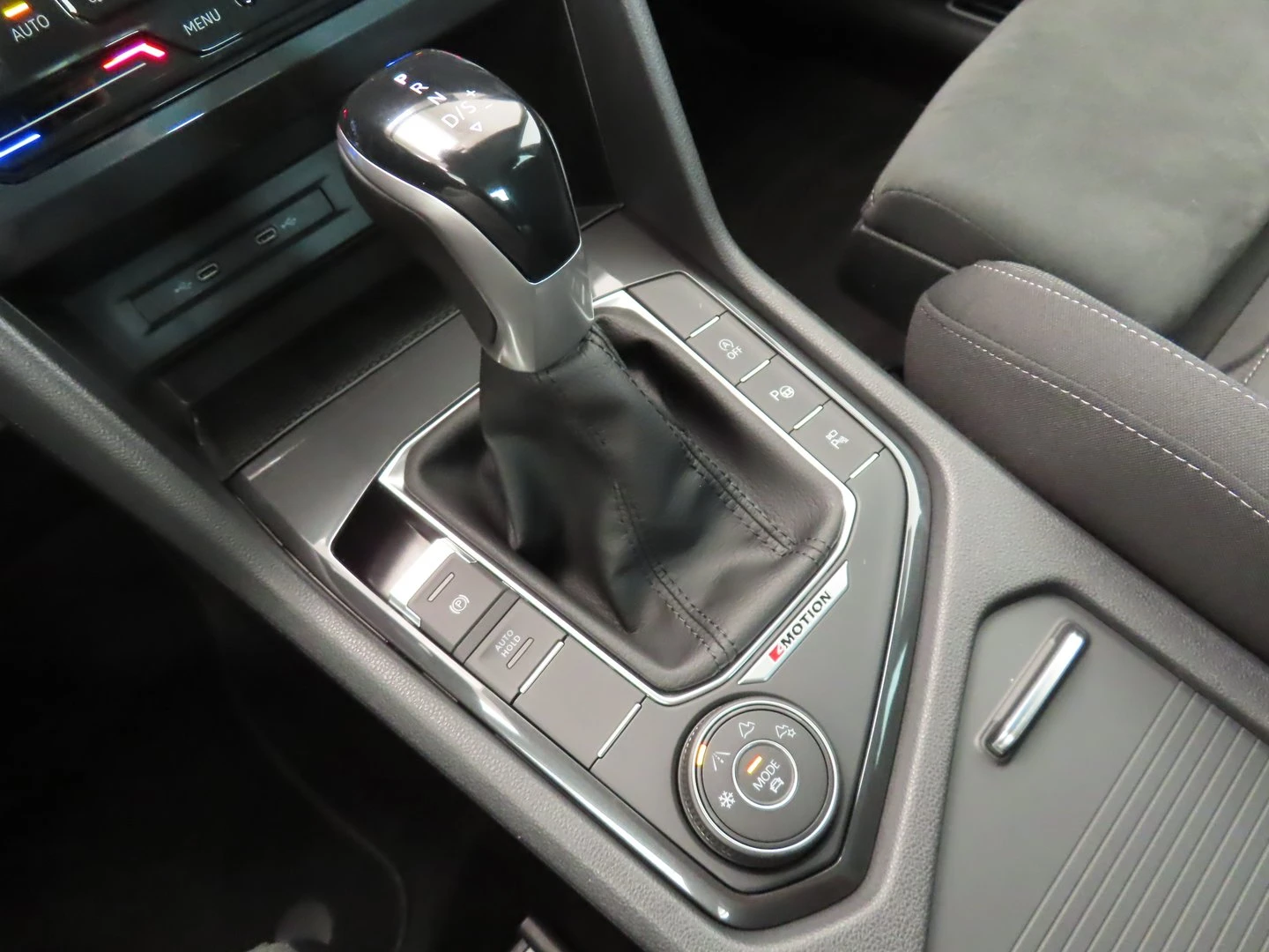 VW Tiguan Elegance 2.0 TDI SCR 4MOTION DSG | Mobile.bg   15