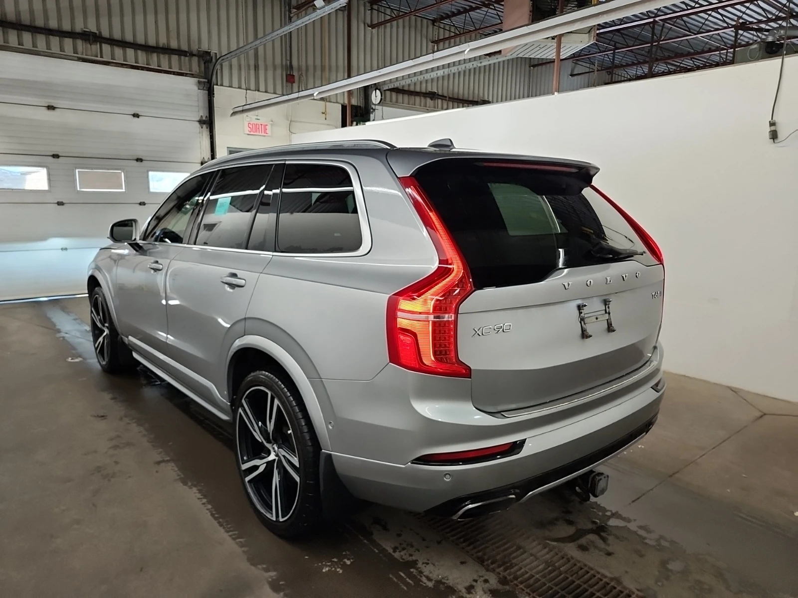 Volvo Xc90 R-DESIGN * CARFAX * АвтоКредит * Цена до България* - изображение 4