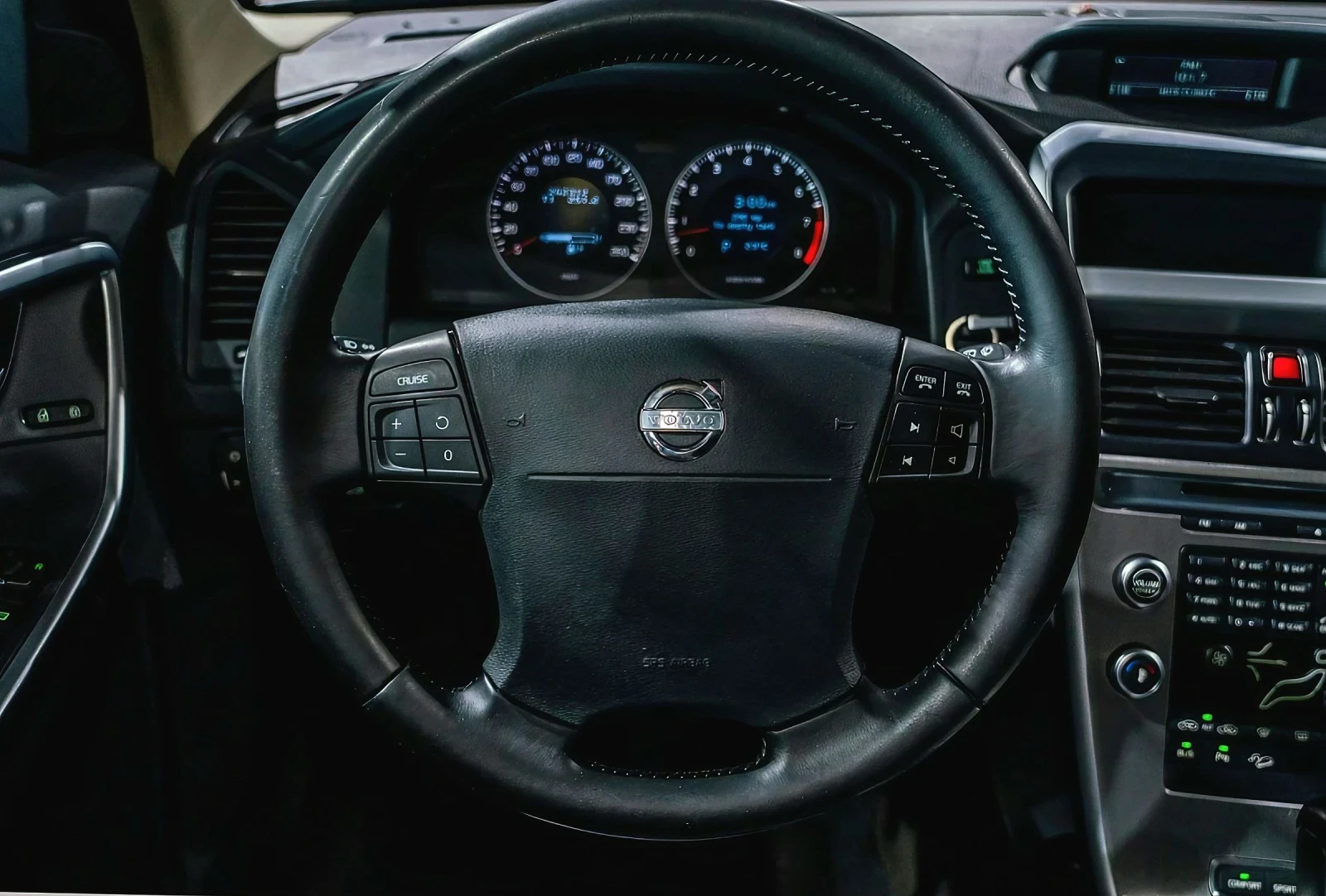 Volvo XC60 3.2 AWD - изображение 7