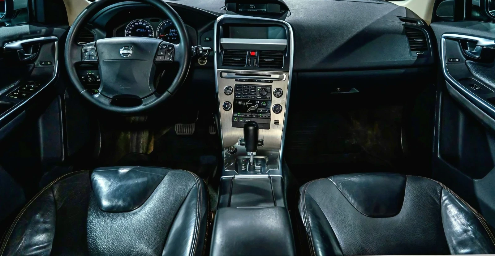 Volvo XC60 3.2 AWD - изображение 4