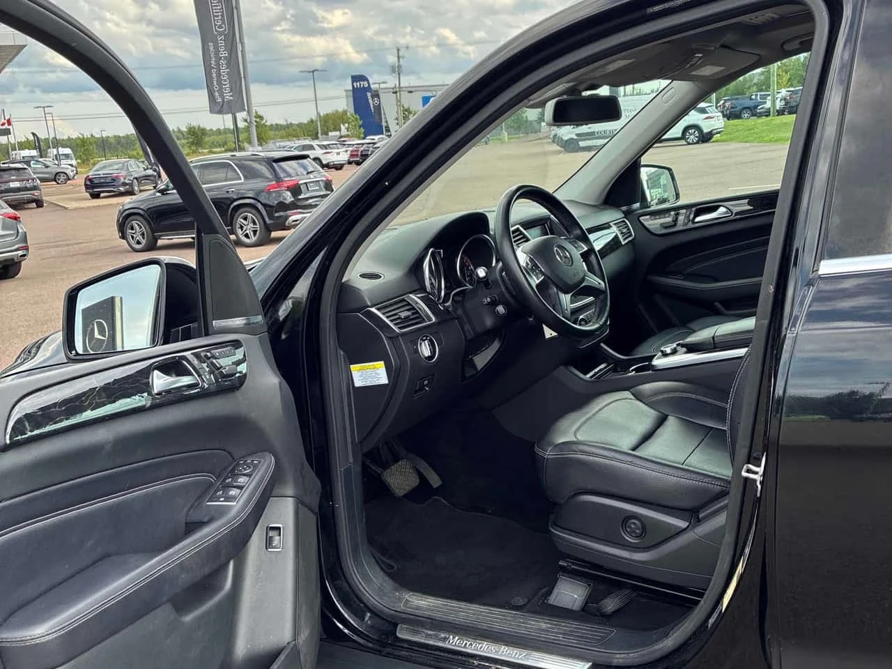 Mercedes-Benz ML 350 4MATIC * ГЛАВНО ПРЕДСТАВИТЕЛСТВО НА MERCEDES* , снимка 7 - Автомобили и джипове - 55751500
